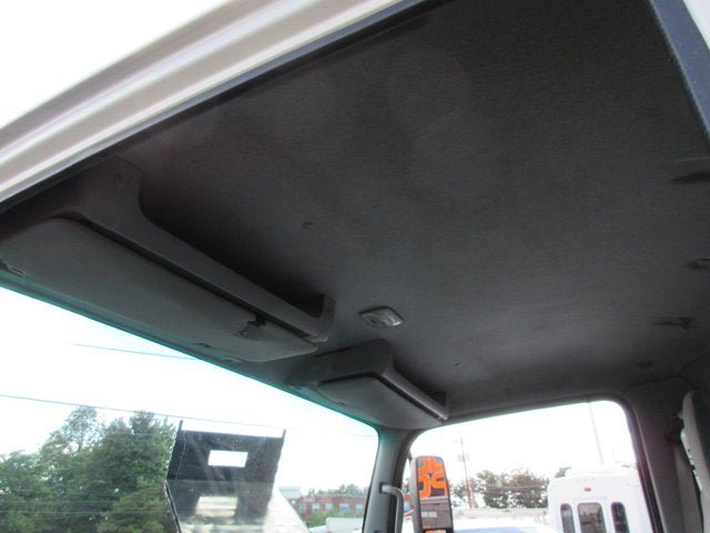 Used 2018 Isuzu NPR RWD image 15
