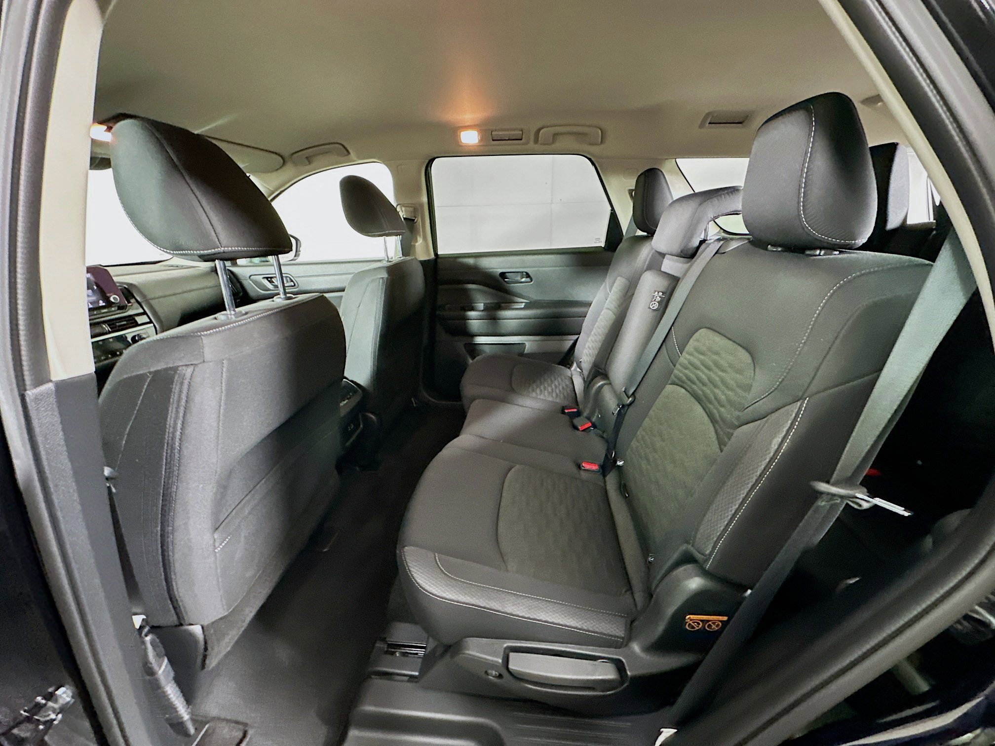 Used 2025 Nissan Pathfinder SV image 27