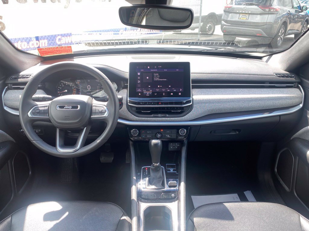Used 2024 Jeep Compass Latitude AWD/4WD image 18