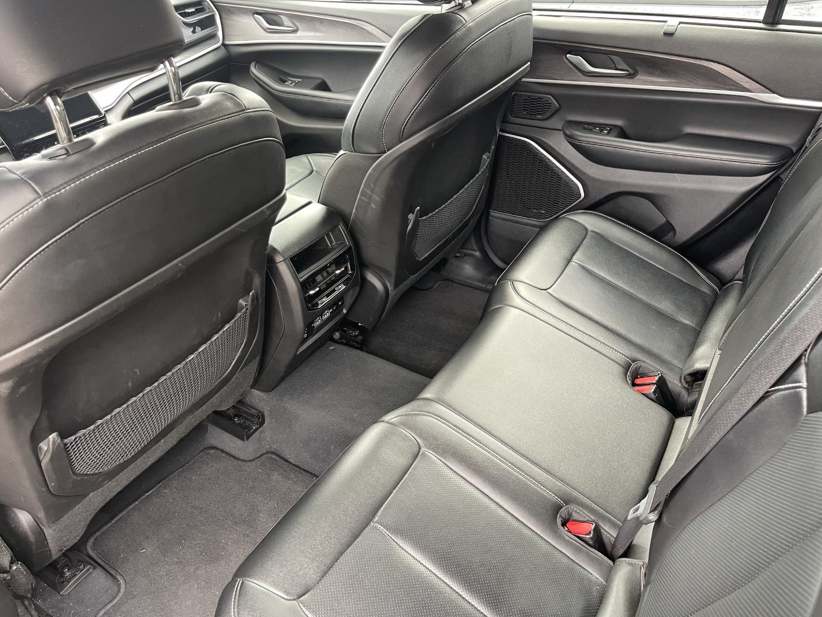 Used 2022 Jeep Grand Cherokee Limited 4xe w/ Luxury Tech Group II AWD/4WD image 9