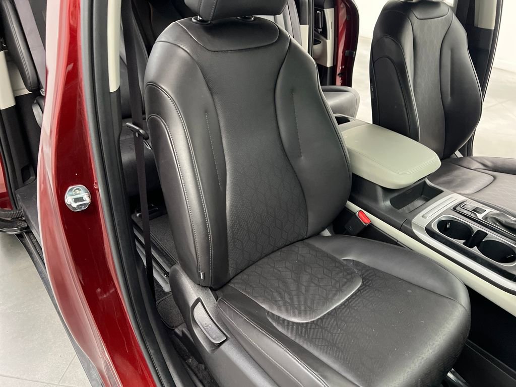 Used 2024 Kia Carnival LX image 26