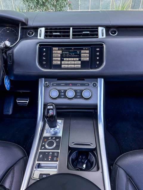 Used 2016 Land Rover Range Rover Sport HSE image 32