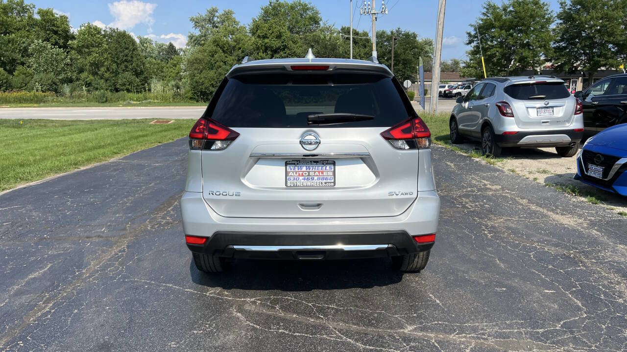 Used 2018 Nissan Rogue SV w/ Premium Package image 4