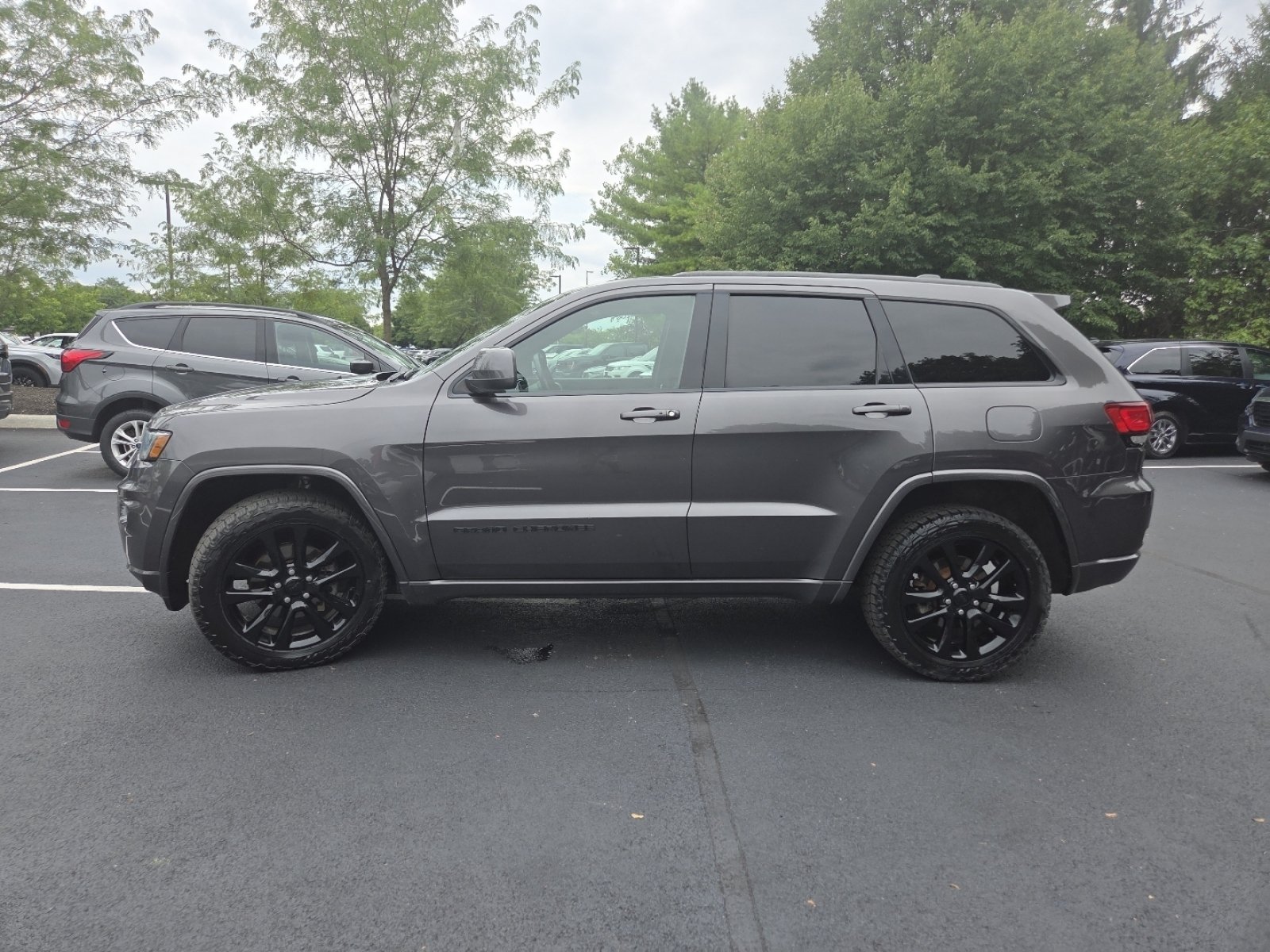 Used 2019 Jeep Grand Cherokee Altitude AWD/4WD image 18