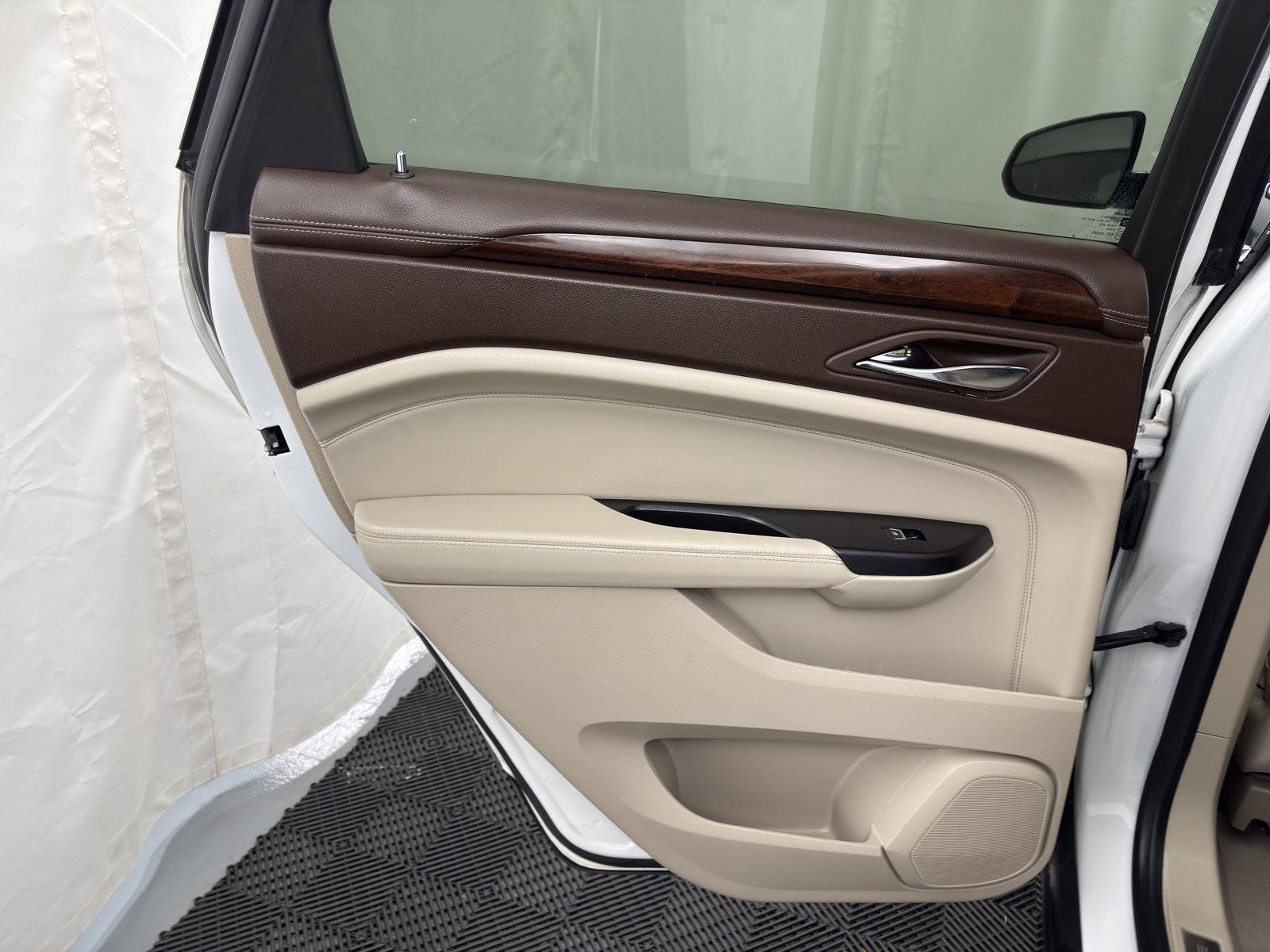 Used 2016 Cadillac SRX Luxury image 23