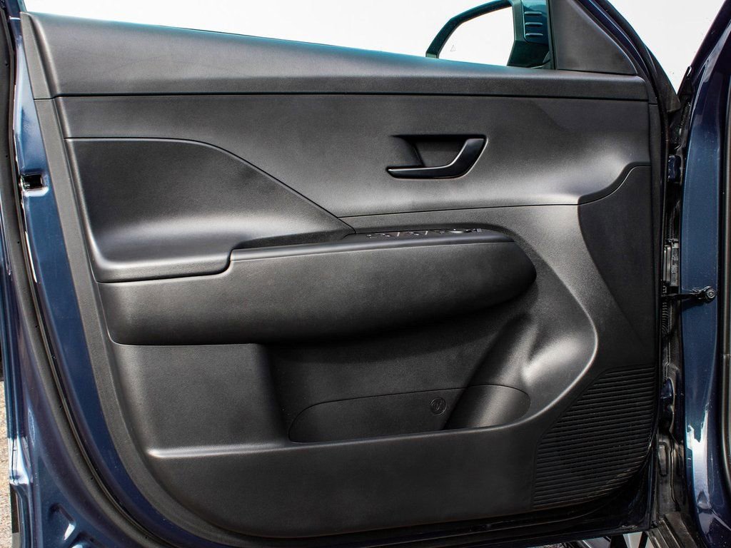 Used 2025 Hyundai Kona SEL image 8