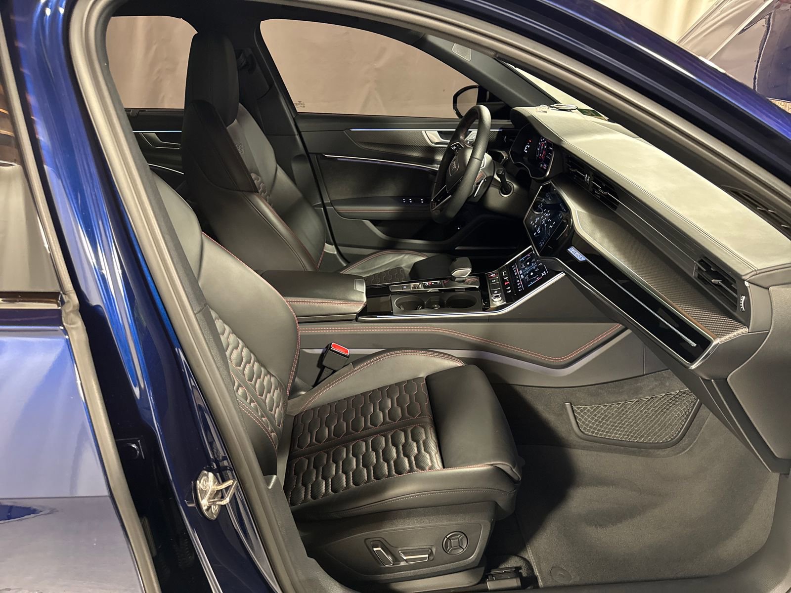Used 2021 Audi RS 6 AWD/4WD image 29