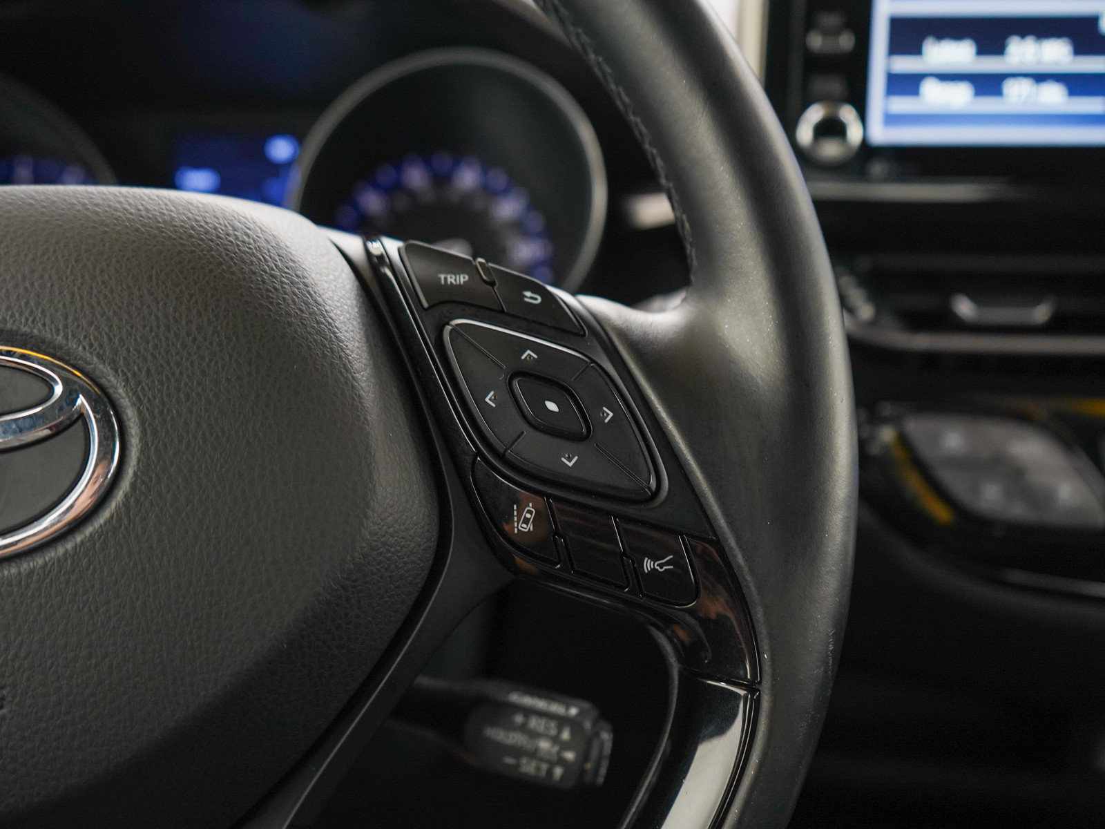 Used 2019 Toyota C-HR Limited FWD image 26