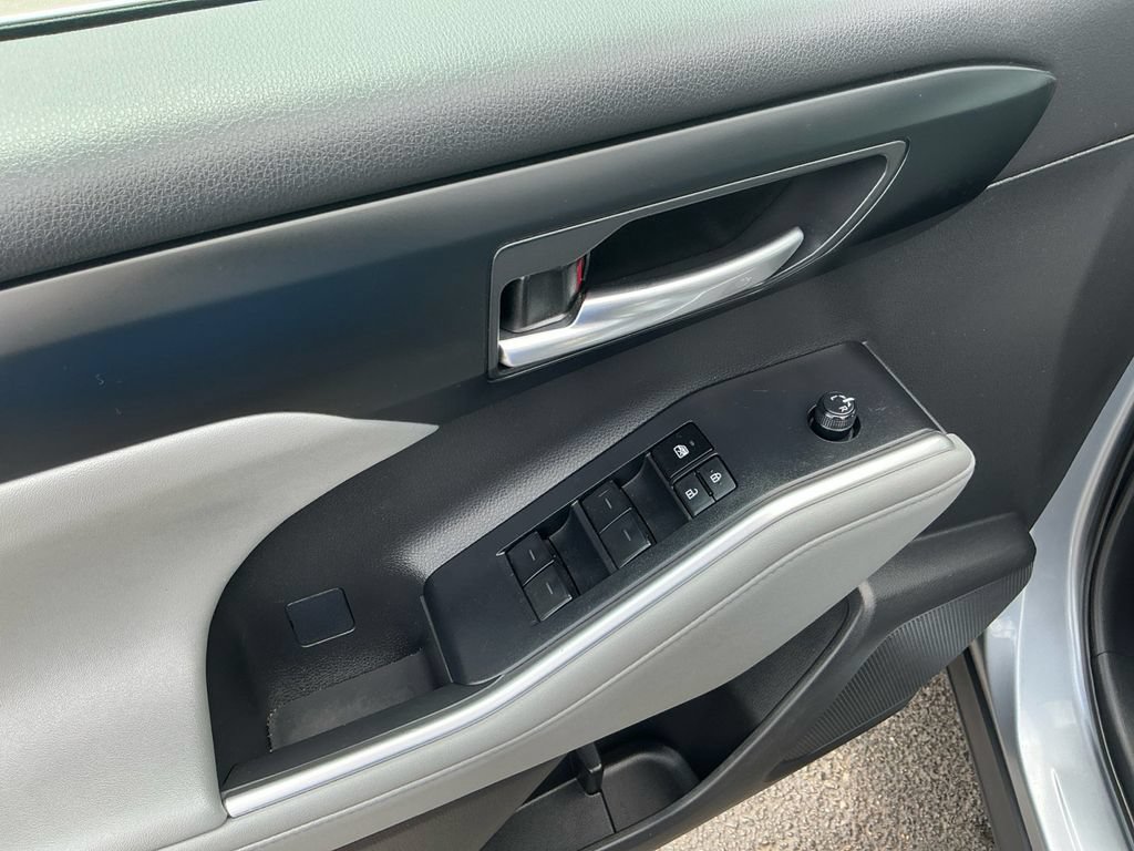 Used 2024 Toyota Highlander XLE FWD image 16