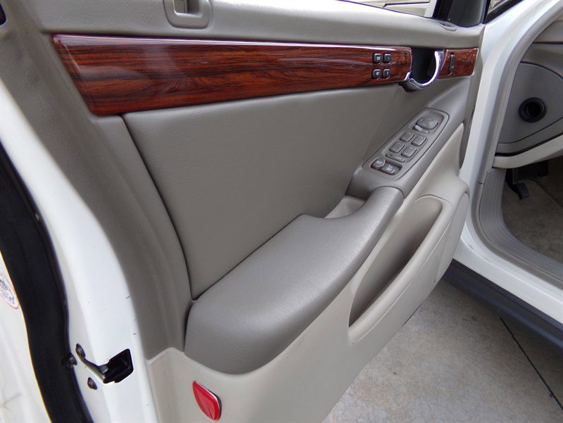Used 2003 Cadillac De Ville Sedan w/ Comfort & Convenience Package image 69