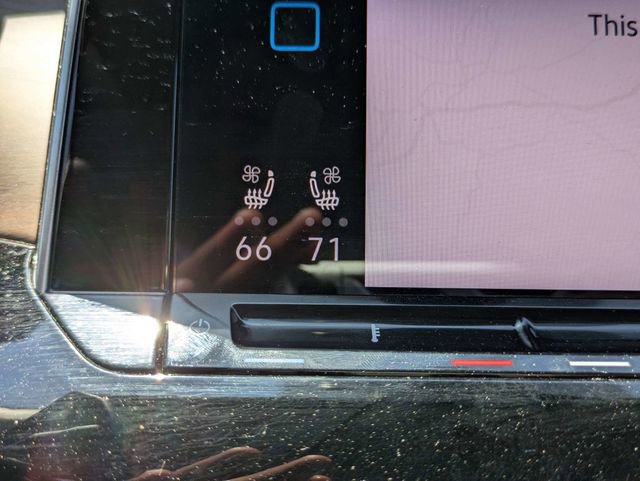 Used 2024 Volkswagen Atlas SE w/ Black Wheel Package FWD image 23