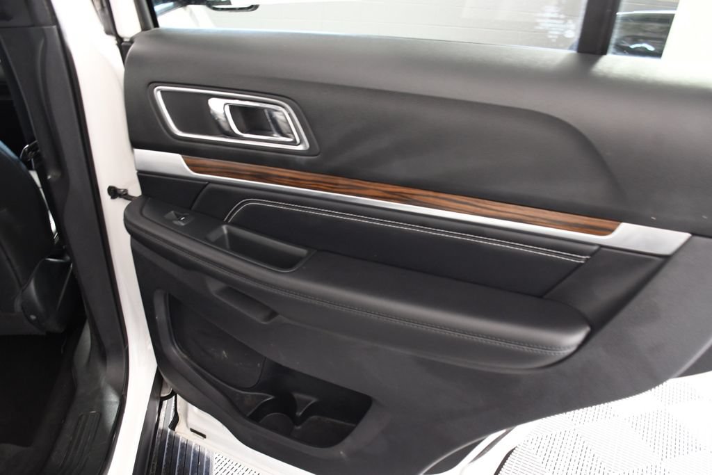Used 2018 Ford Explorer Limited w/ Equipment Group 301A AWD/4WD image 21