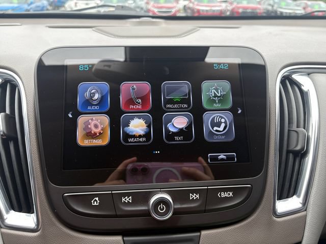 Used 2017 Chevrolet Malibu Premier w/ Premier Sun and Wheel Package FWD image 27