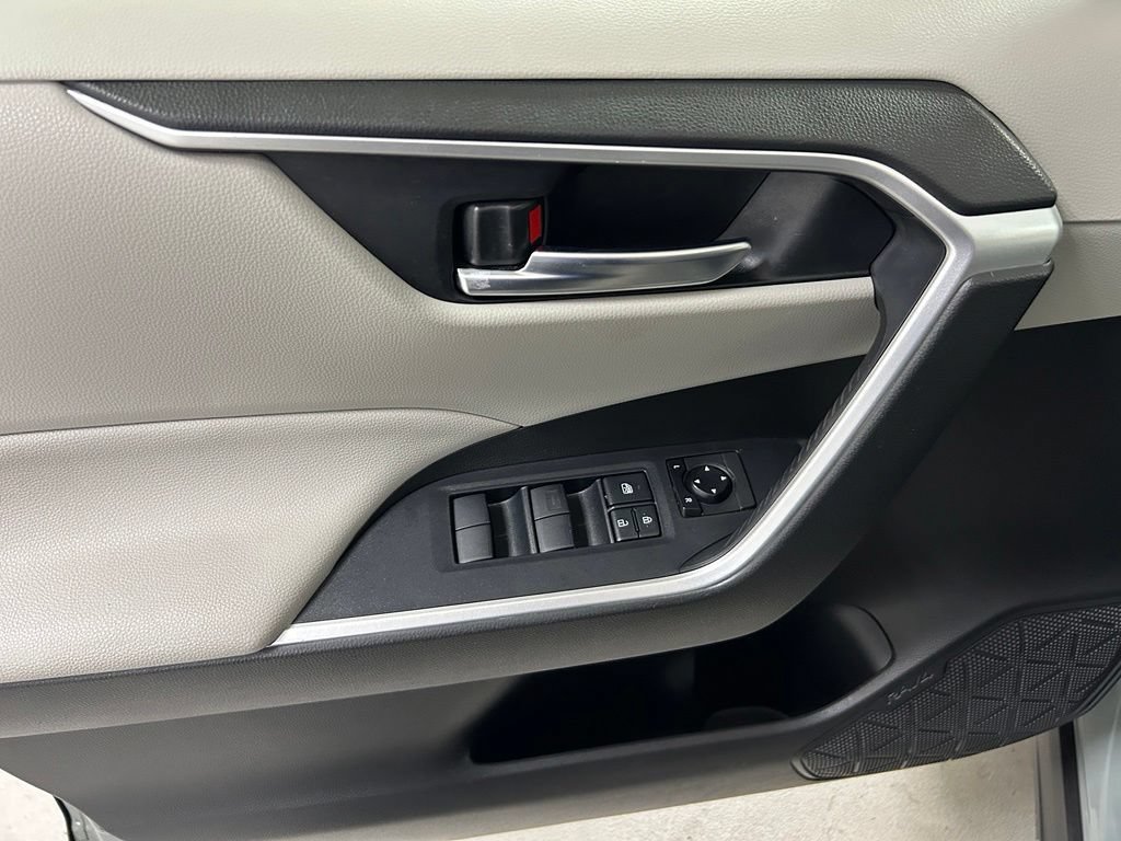 Certified 2020 Toyota RAV4 XLE w/ Convenience Package AWD/4WD image 17