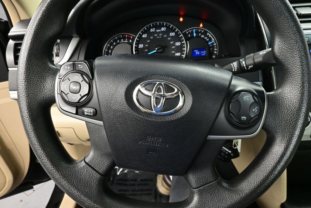 Used 2014 Toyota Camry LE FWD image 29