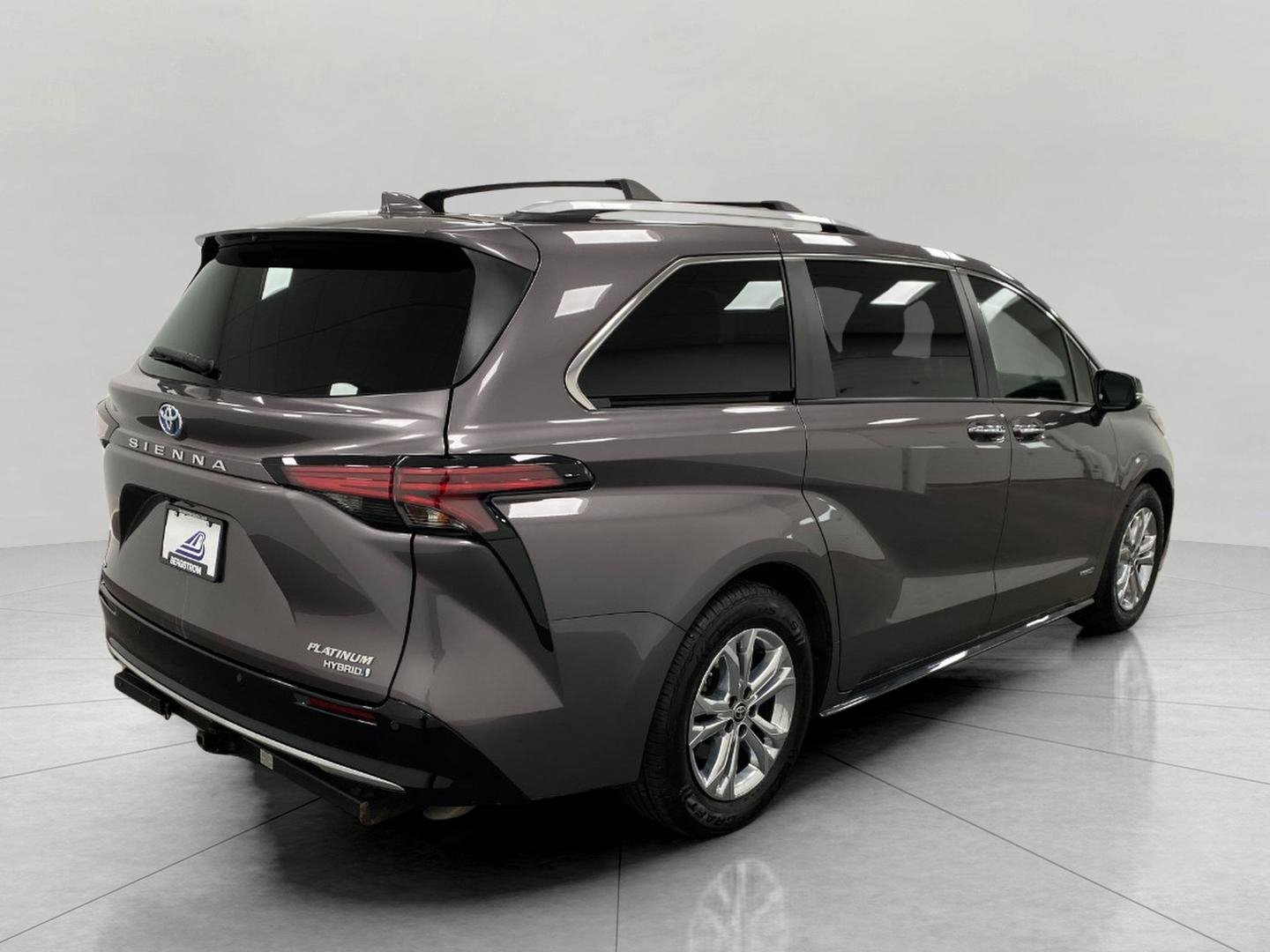 Used 2021 Toyota Sienna Platinum AWD/4WD image 4