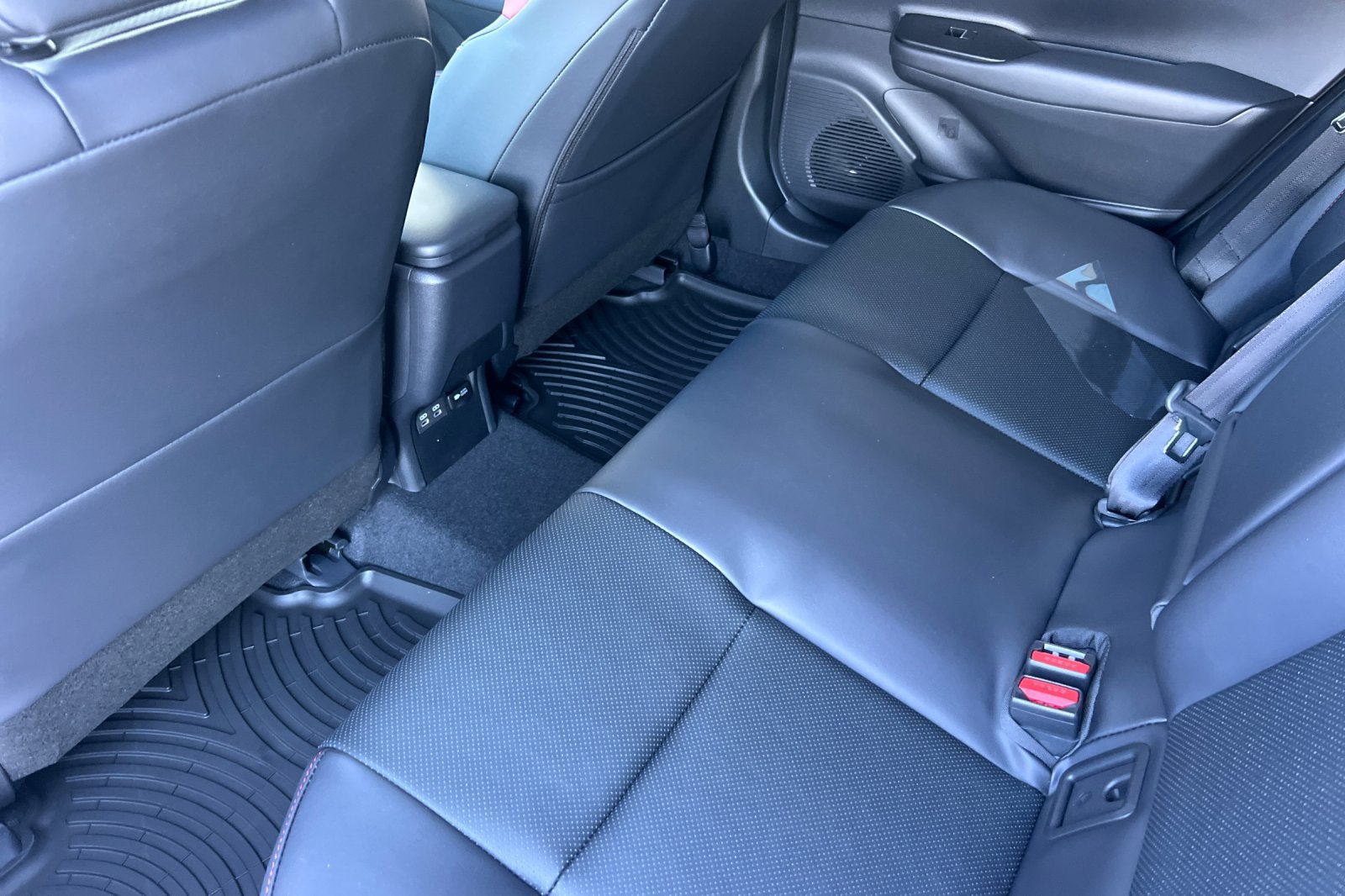 New 2026 Toyota Prius Plug-In Hybrid FWD image 10