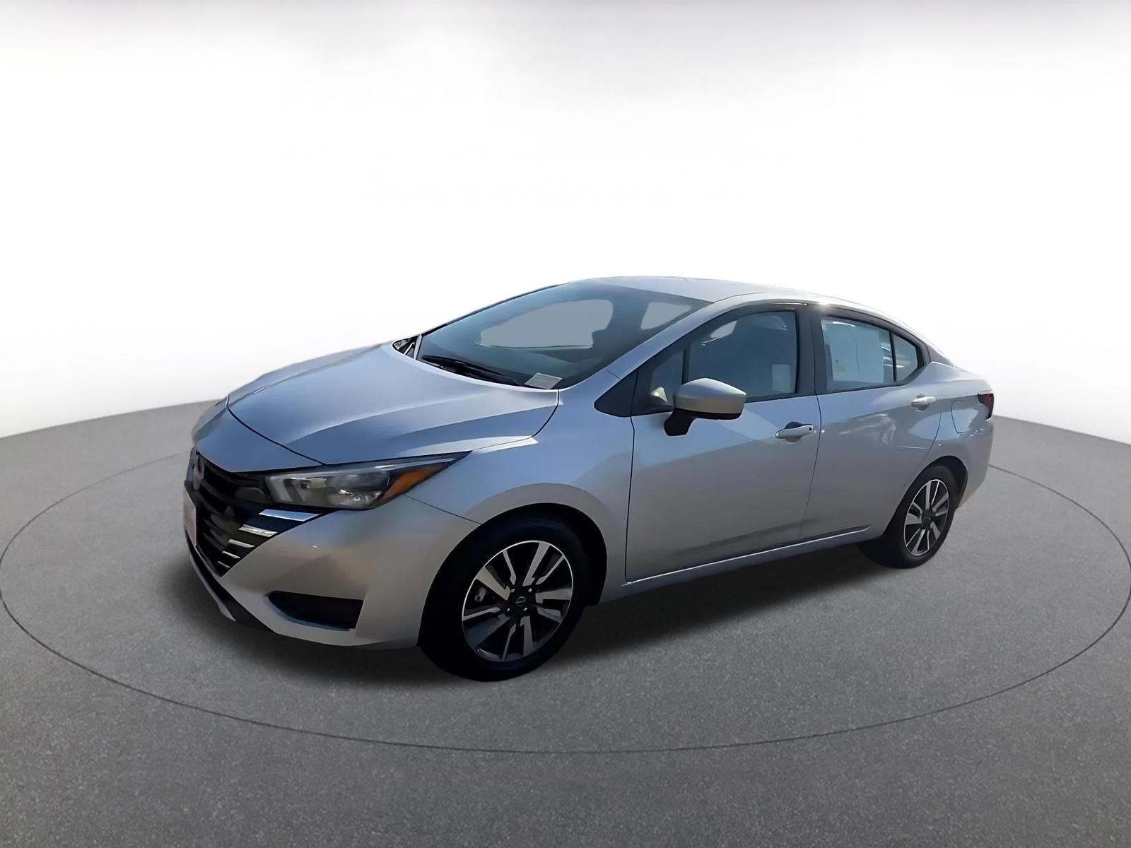 Used 2025 Nissan Versa SV image 8