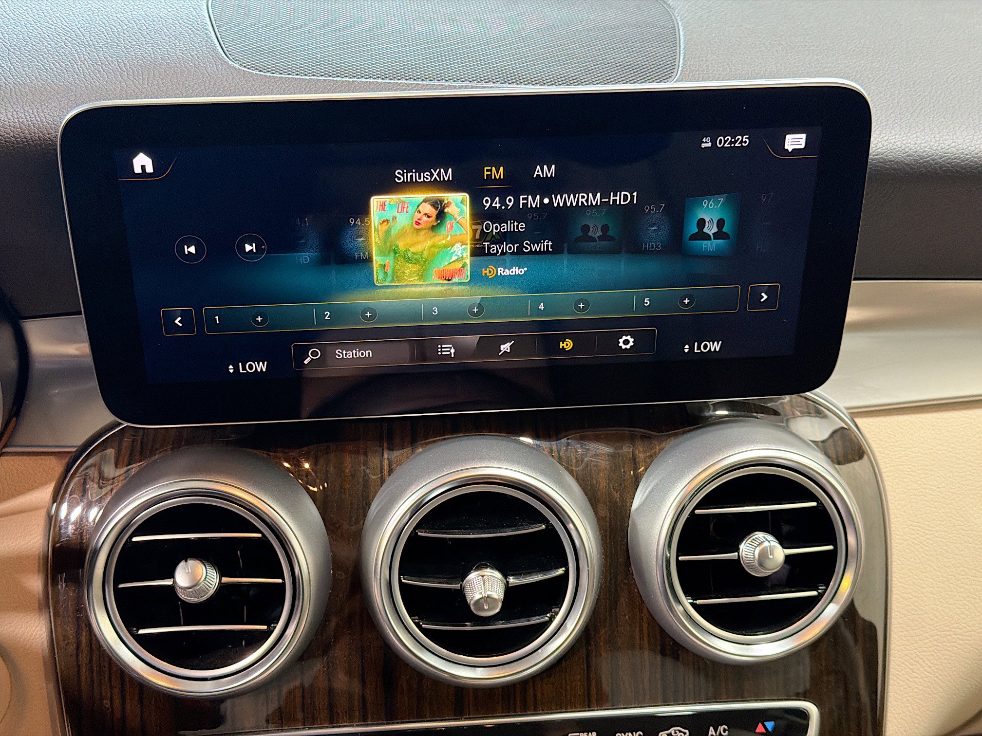 Used 2022 Mercedes-Benz GLC 300 image 28