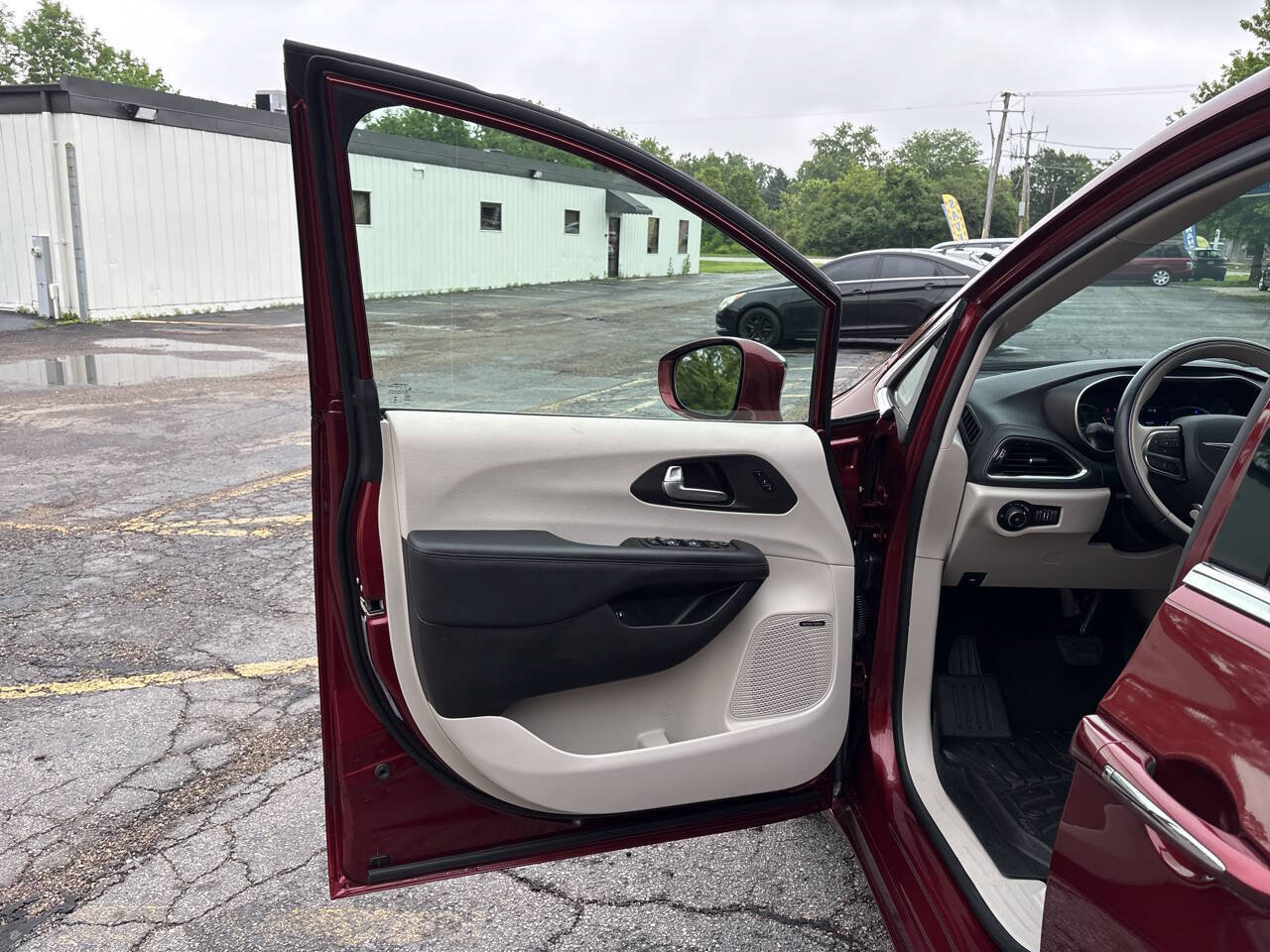 Used 2020 Chrysler Pacifica Limited w/ Advanced Safetytec Group FWD image 28