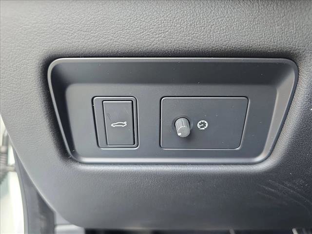 Used 2024 Jaguar XF R-Dynamic SE image 25