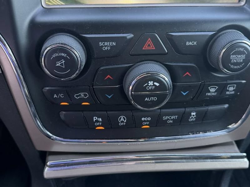 Used 2017 Jeep Grand Cherokee Limited AWD/4WD image 14