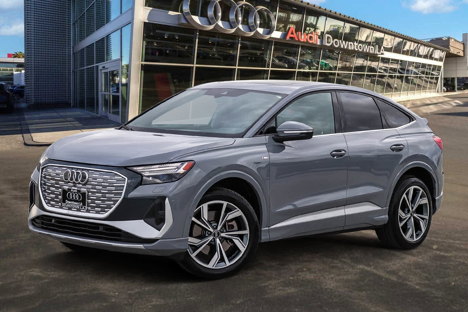 Used 2023 Audi Q4 e-tron Prestige image 1