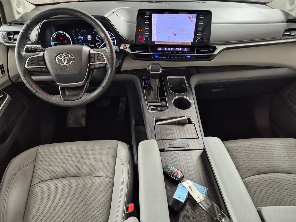 Used 2024 Toyota Sienna Limited FWD image 25