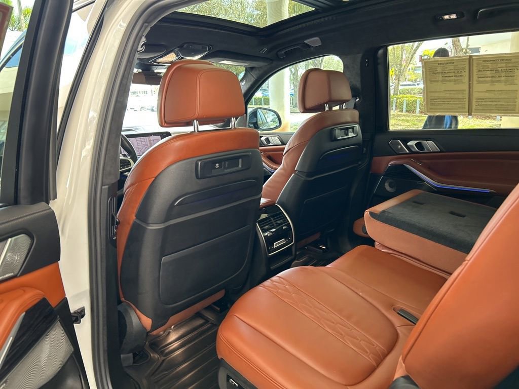 Used 2022 BMW X7 M50i image 44