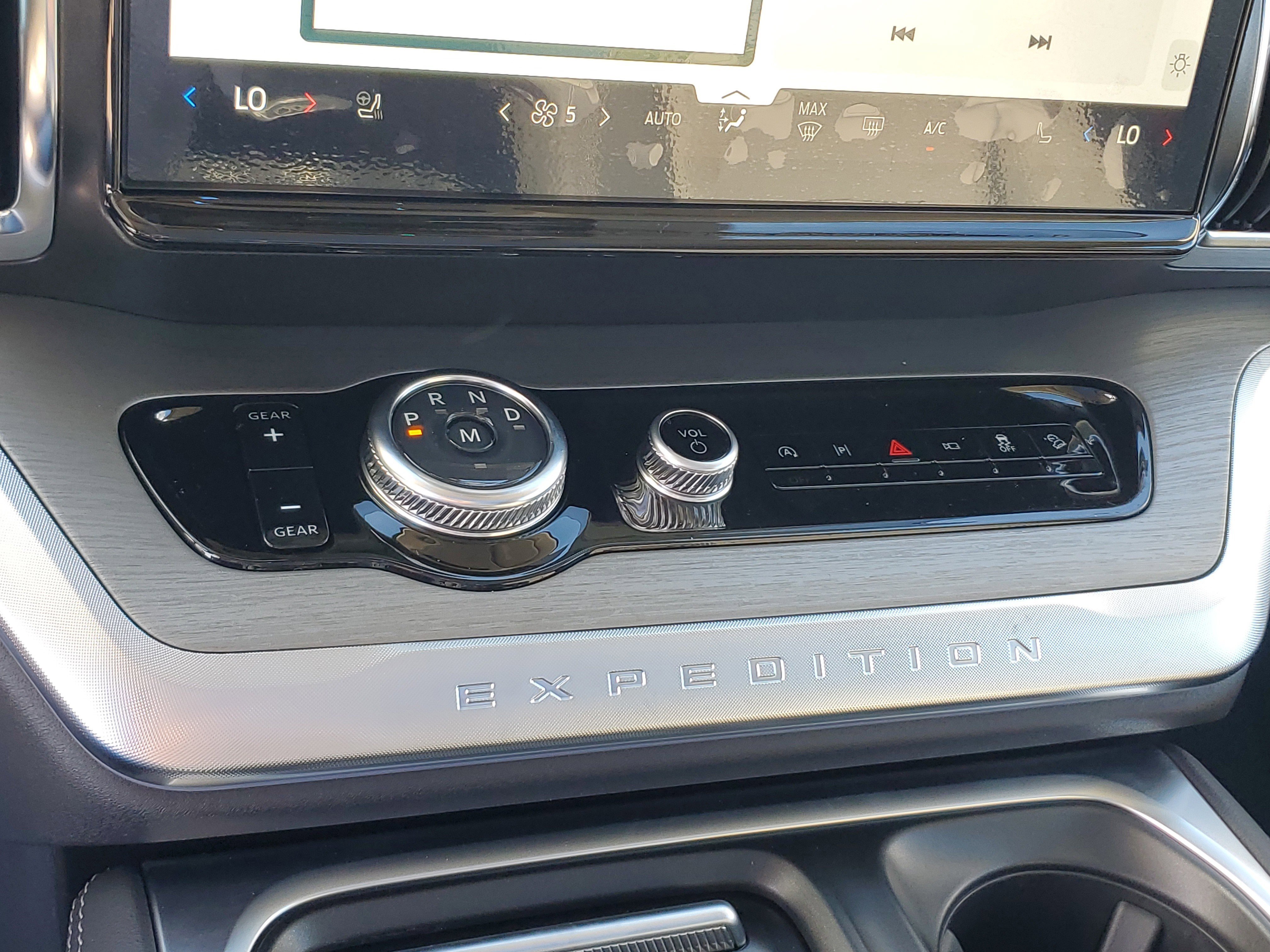 New 2026 Ford Expedition Platinum image 18