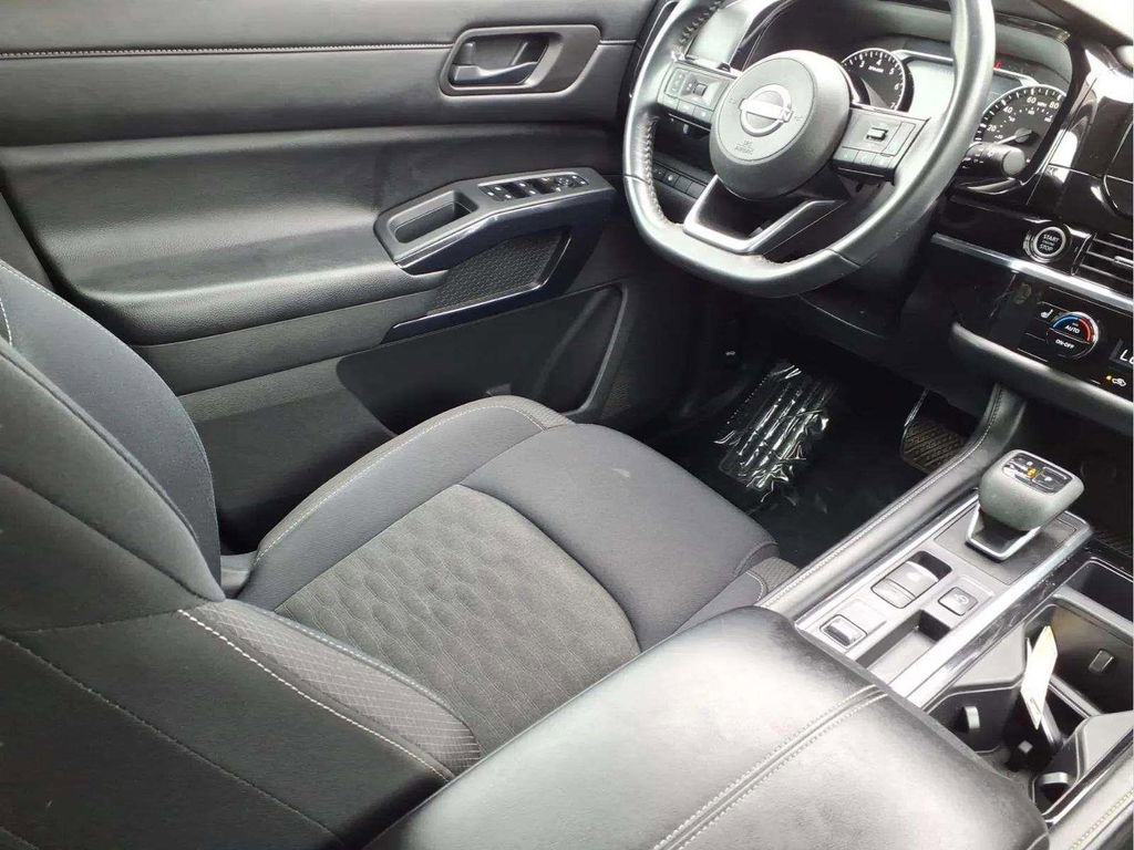Used 2023 Nissan Pathfinder SV w/ Black Appearance Package image 9