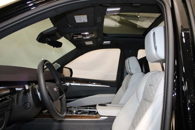 Certified 2025 Cadillac Escalade Sport Platinum w/ LPO, ONYX Package AWD/4WD image 7