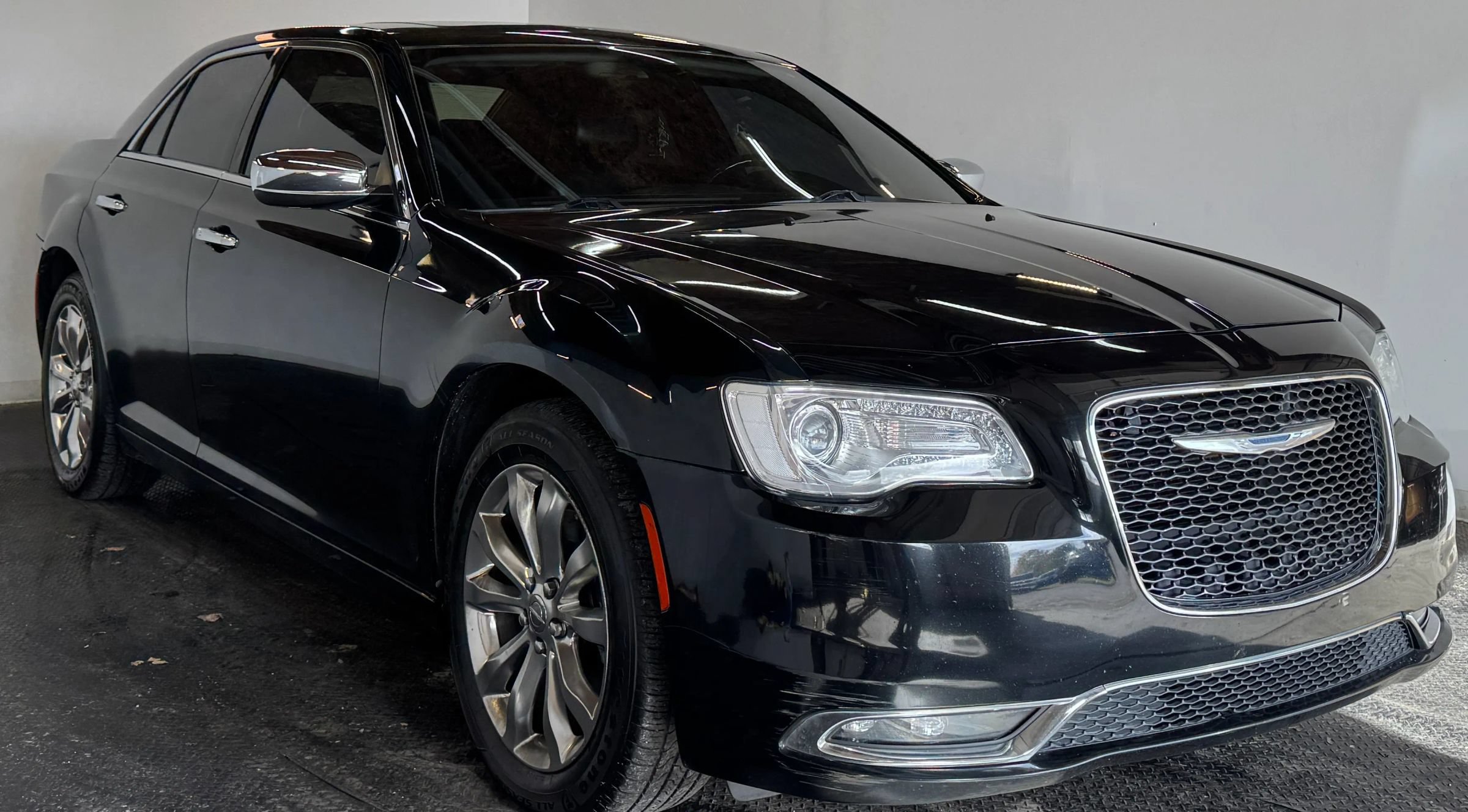 Used 2016 Chrysler 300 C AWD/4WD image 4