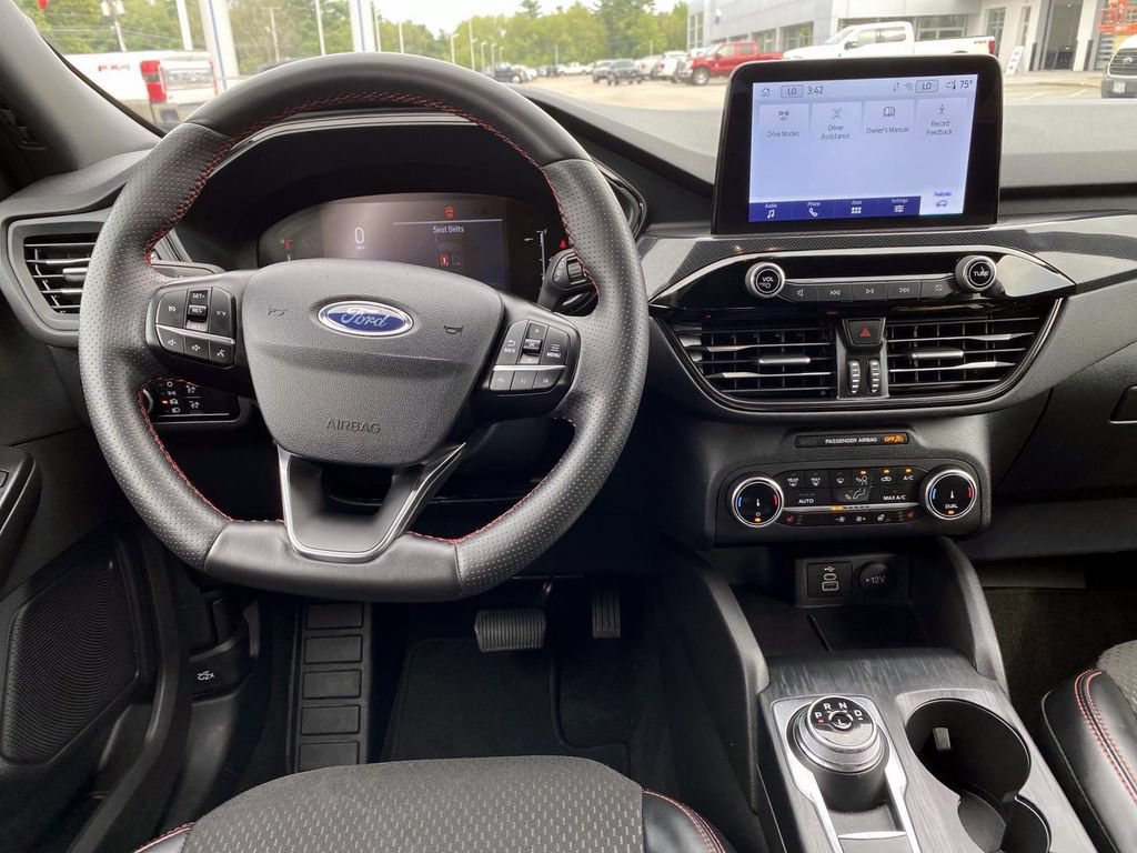Used 2025 Ford Escape ST-Line Select AWD/4WD image 13