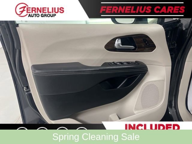 Used 2023 Chrysler Pacifica Limited FWD image 13