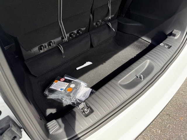 New 2026 Chrysler Voyager LX image 19