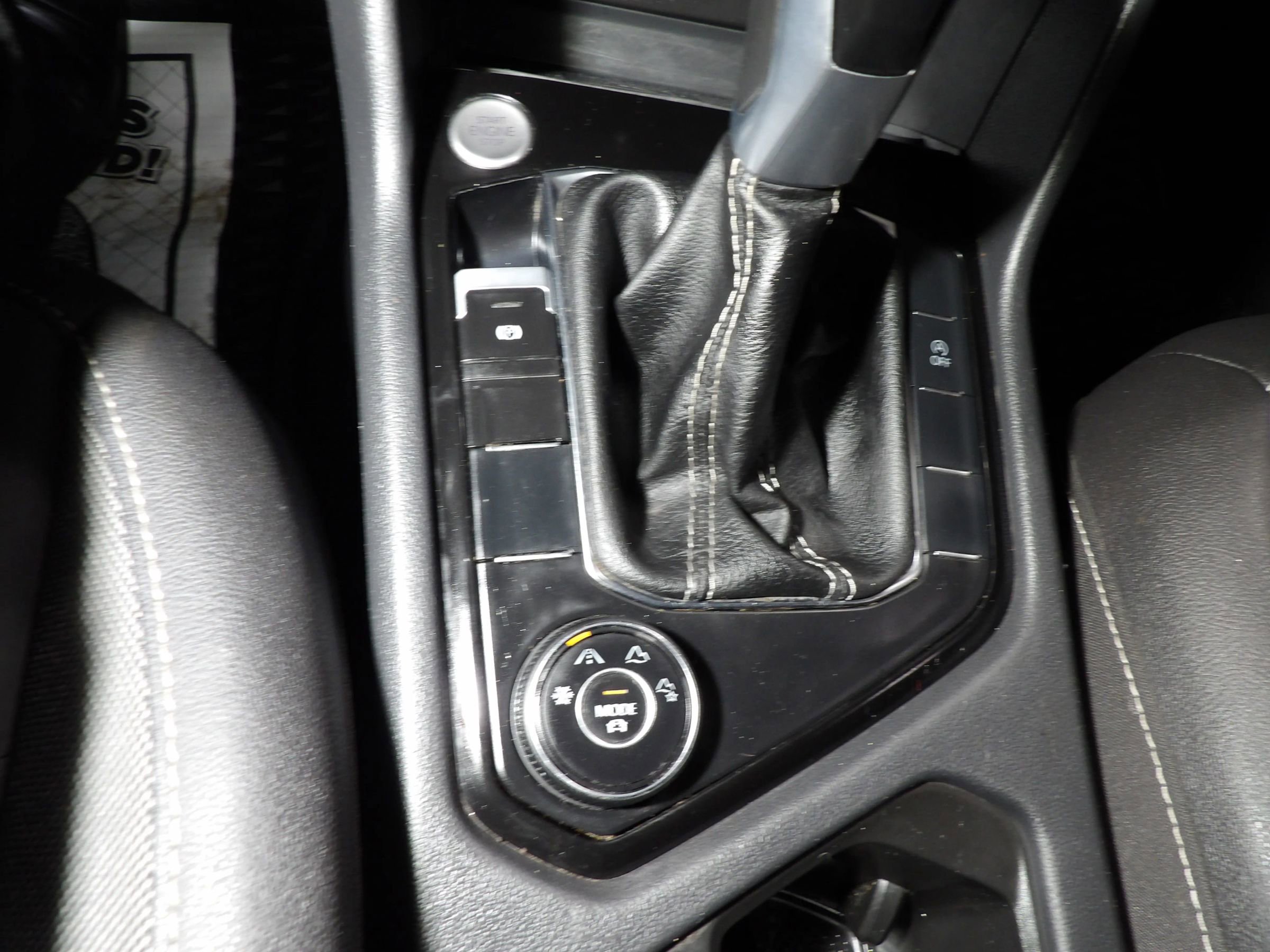 Used 2024 Volkswagen Taos SE w/ Panoramic Sunroof Package AWD/4WD image 18