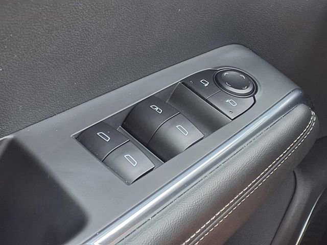 Used 2025 GMC Acadia Elevation image 17