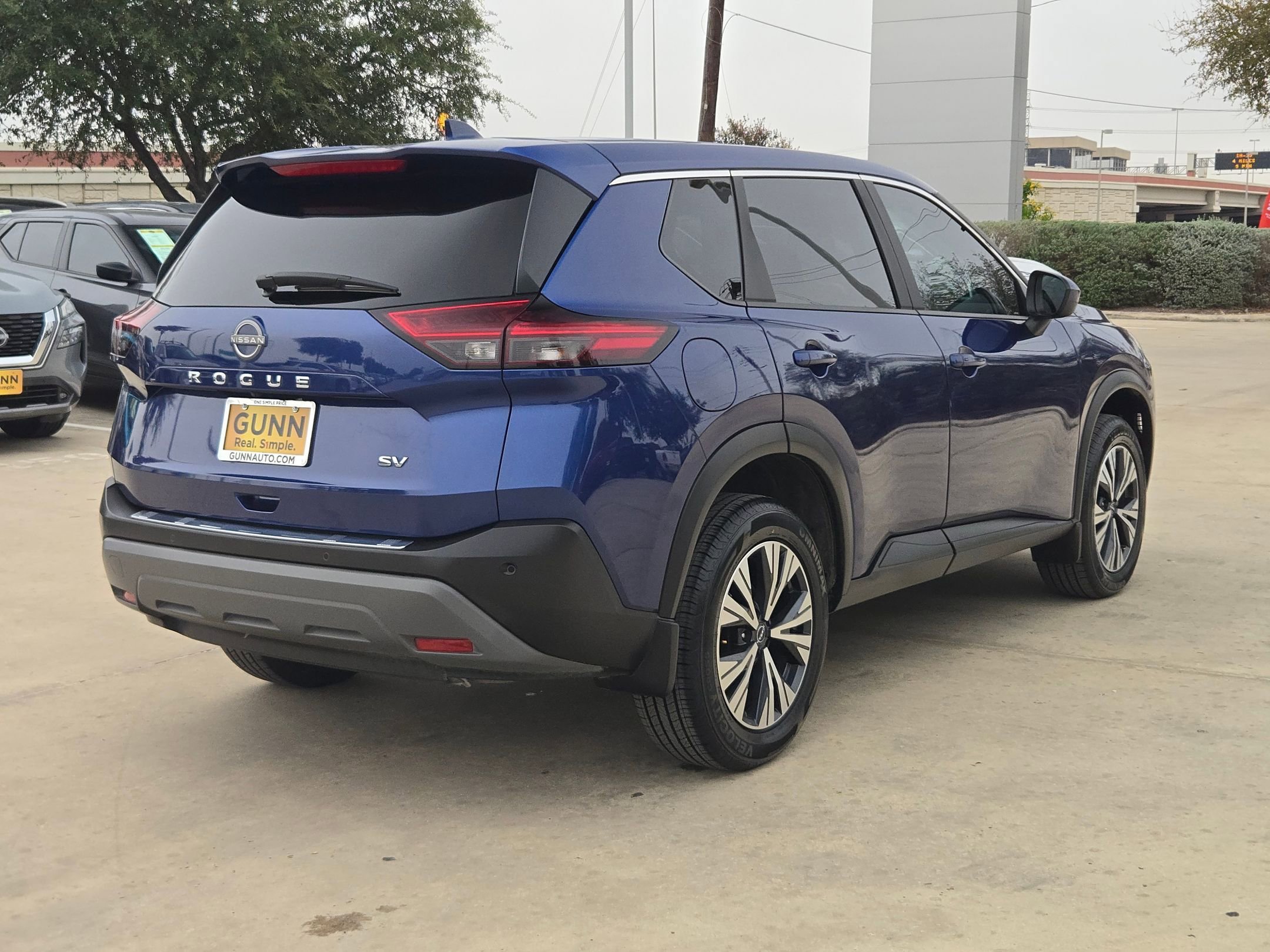 Used 2023 Nissan Rogue SV image 7