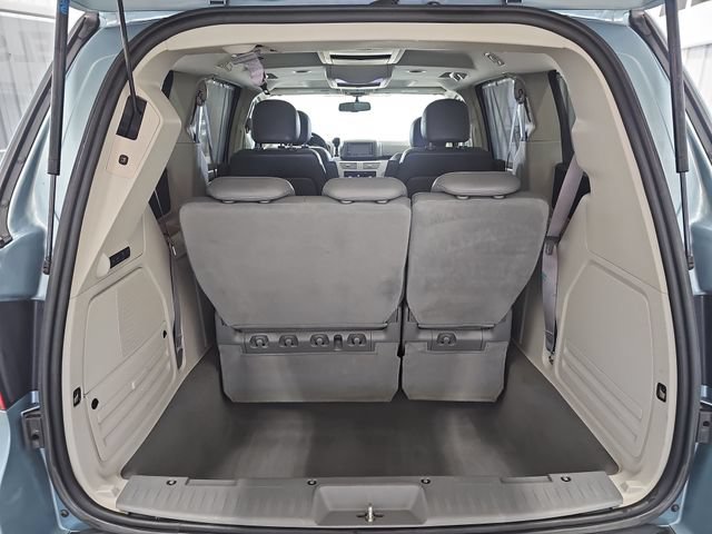 Used 2009 Volkswagen Routan SEL Premium FWD image 22