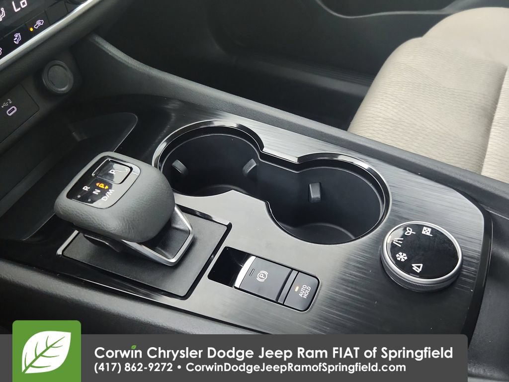 Used 2025 Nissan Rogue SV AWD/4WD image 26