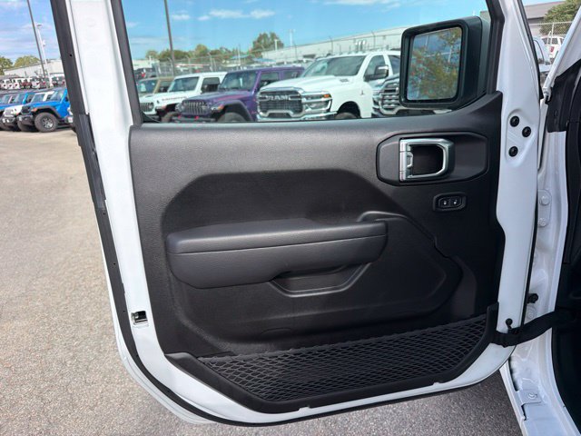 Used 2025 Jeep Gladiator Sport AWD/4WD image 11