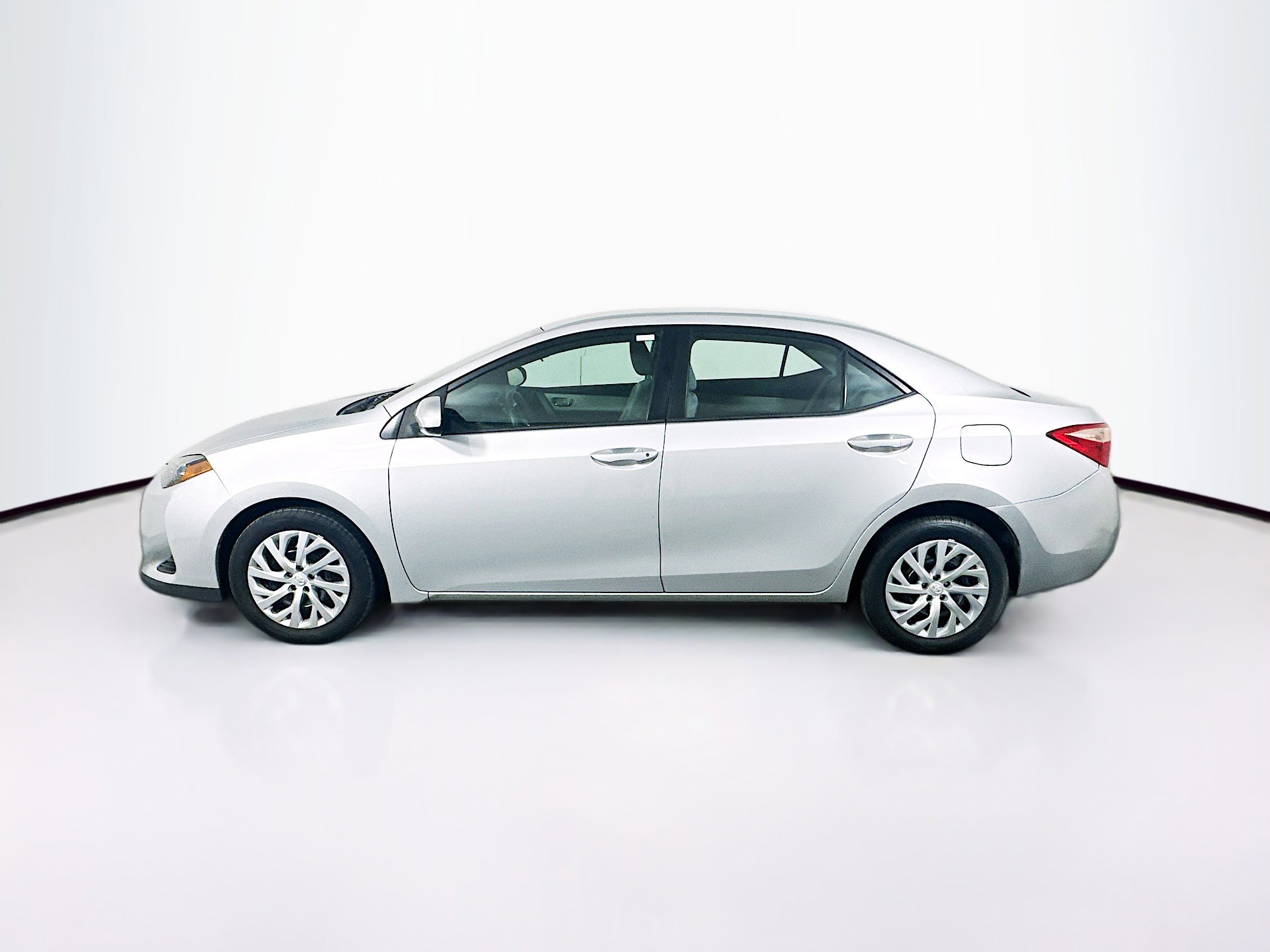 Used 2019 Toyota Corolla LE image 4