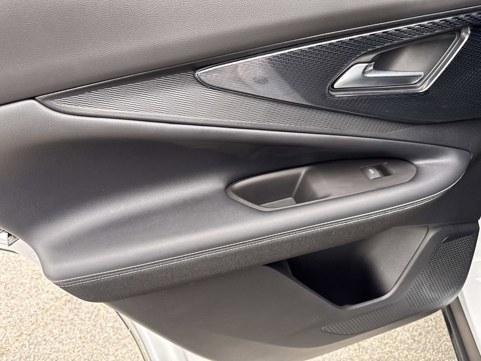 Used 2024 Chevrolet Blazer EV LT image 9