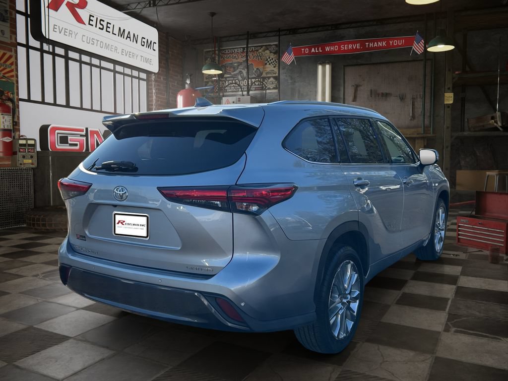 Used 2020 Toyota Highlander Limited FWD image 3