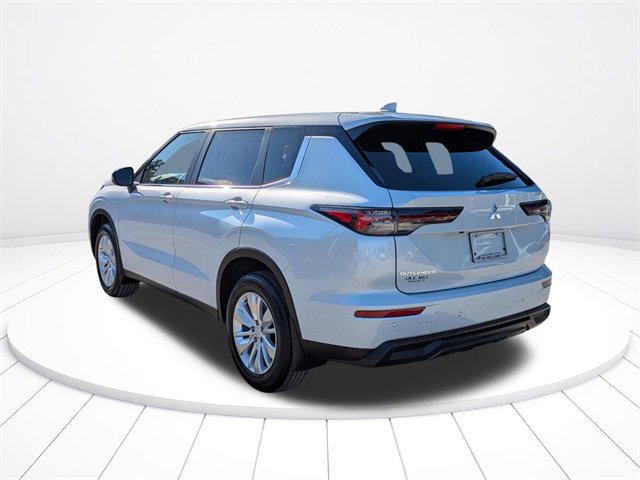 New 2025 Mitsubishi Outlander ES image 6