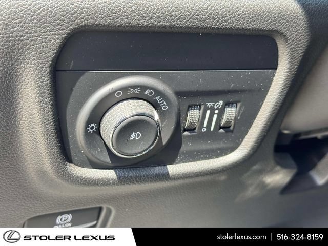 Used 2023 Jeep Grand Cherokee Limited AWD/4WD image 26