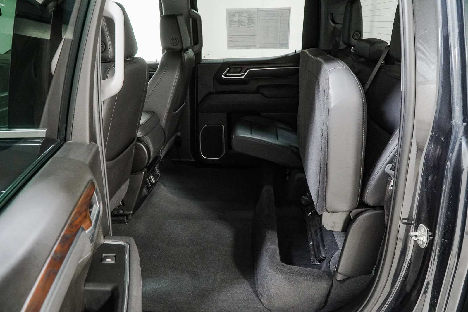 Used 2025 GMC Sierra 1500 SLT AWD/4WD image 44