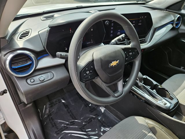 Used 2025 Chevrolet Trax LT FWD image 24