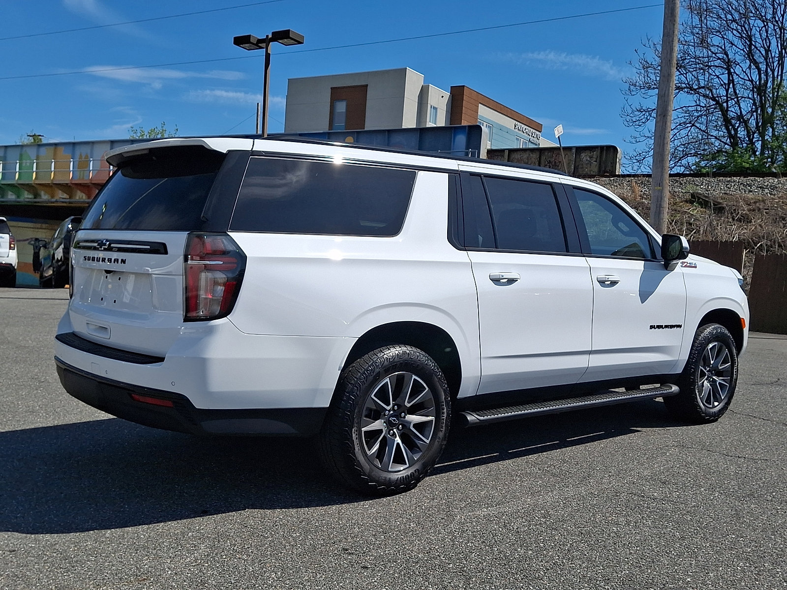 Certified 2024 Chevrolet Suburban Z71 w/ Z71 Off-Road Package AWD/4WD image 6